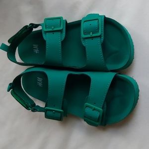 Gender neutral kids sandals